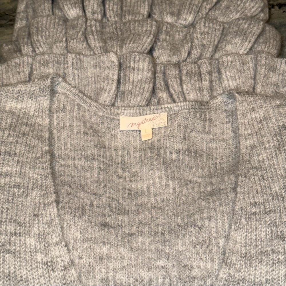 Mystree Gray Ruffle Sleeve Sweater NWOT - Picture 4 of 14